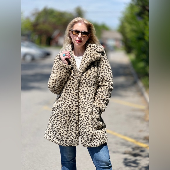 Faux fur coat - Picture 1 of 8